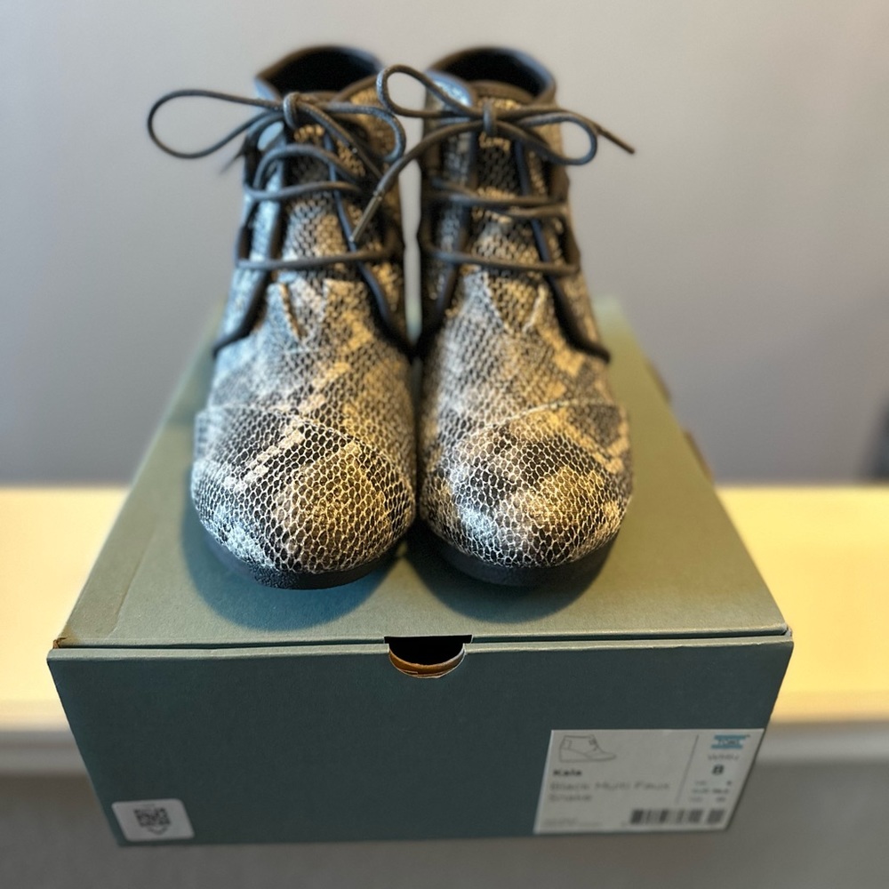Toms Kala Booties | Black Multi Faux Snake | Size 8 (women) - Picture 4 of 5